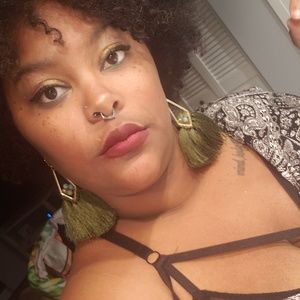 Meet your Posher, Madelyn